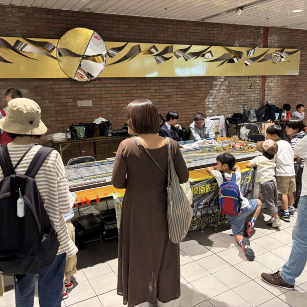 馬車道駅で鉄道模型ジオラマ展示
