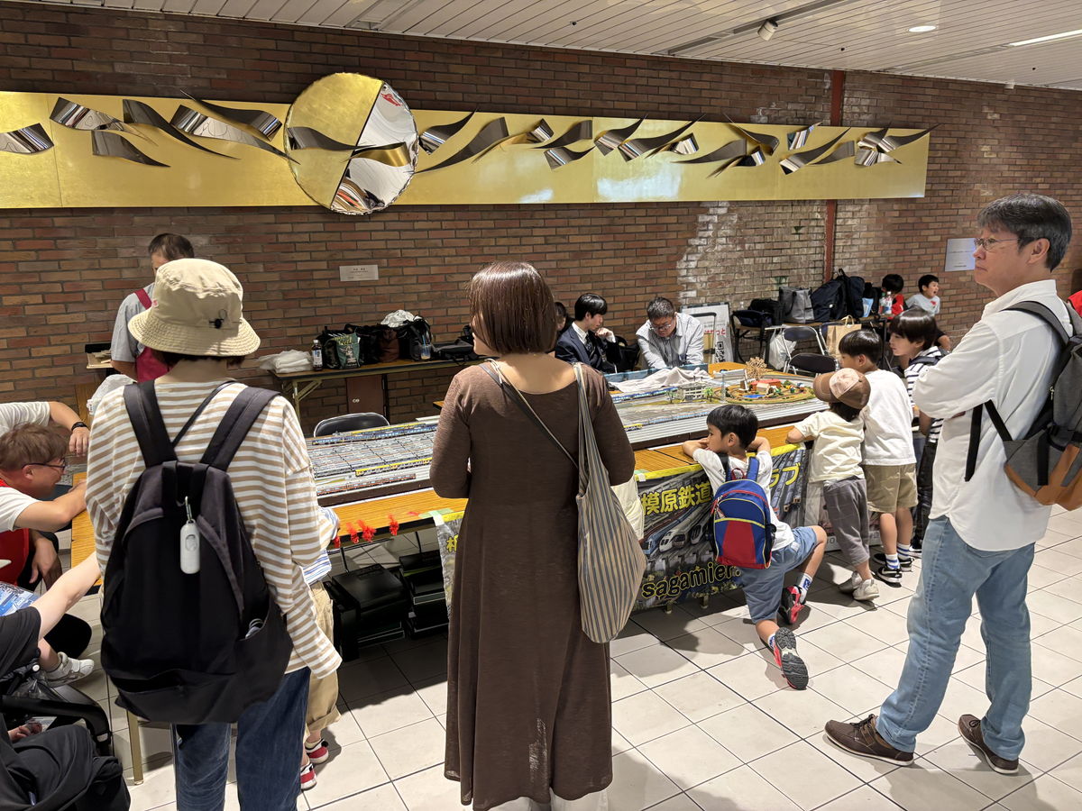 馬車道駅で鉄道模型ジオラマ展示